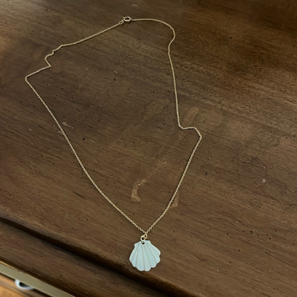 ALV Pearly Seashell necklace